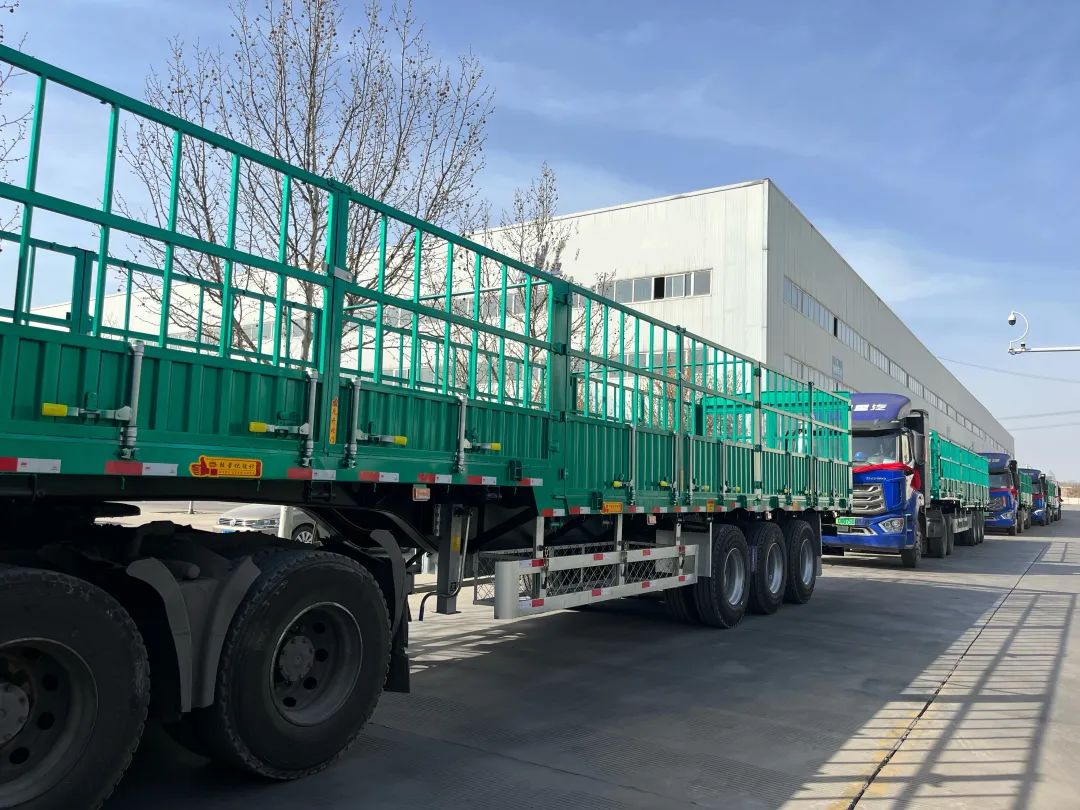 栏板式半挂车,厢式运输半挂车,低平板半挂车